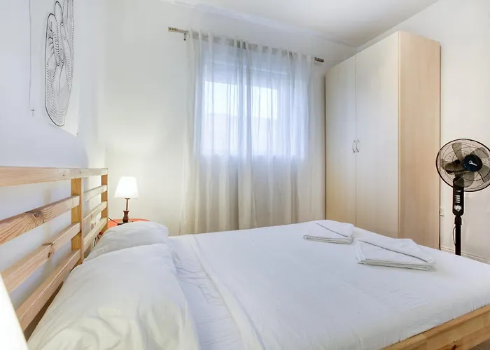Seafront Apartment-Hosted By Sweetstay