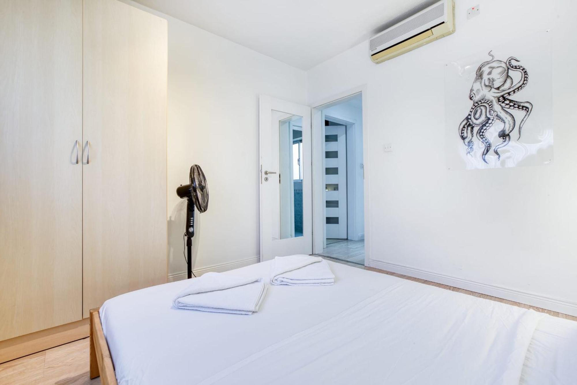 Seafront Apartment-hosted By Sweetstay Apartment Pieta