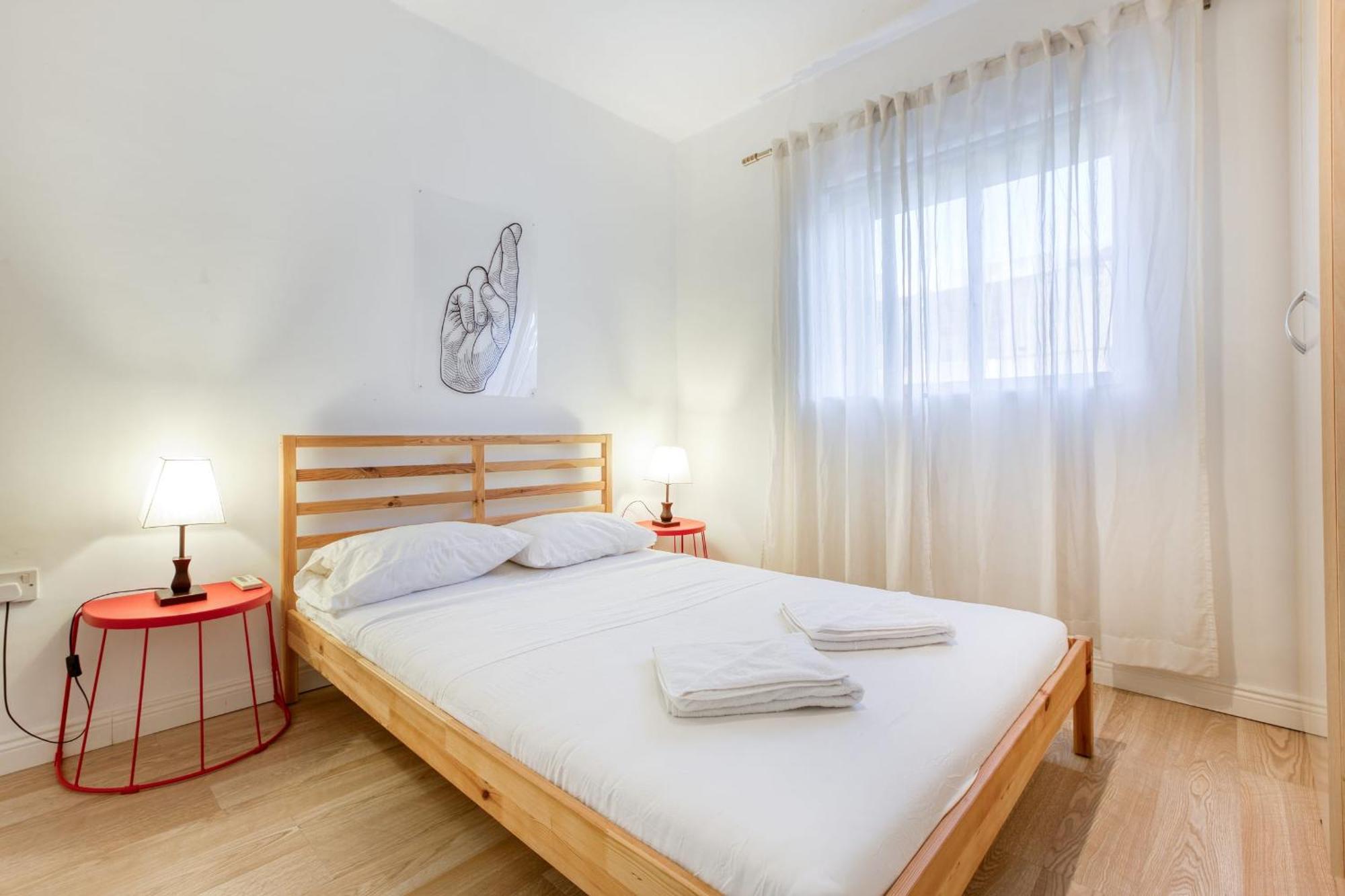Seafront Apartment-hosted By Sweetstay Pieta