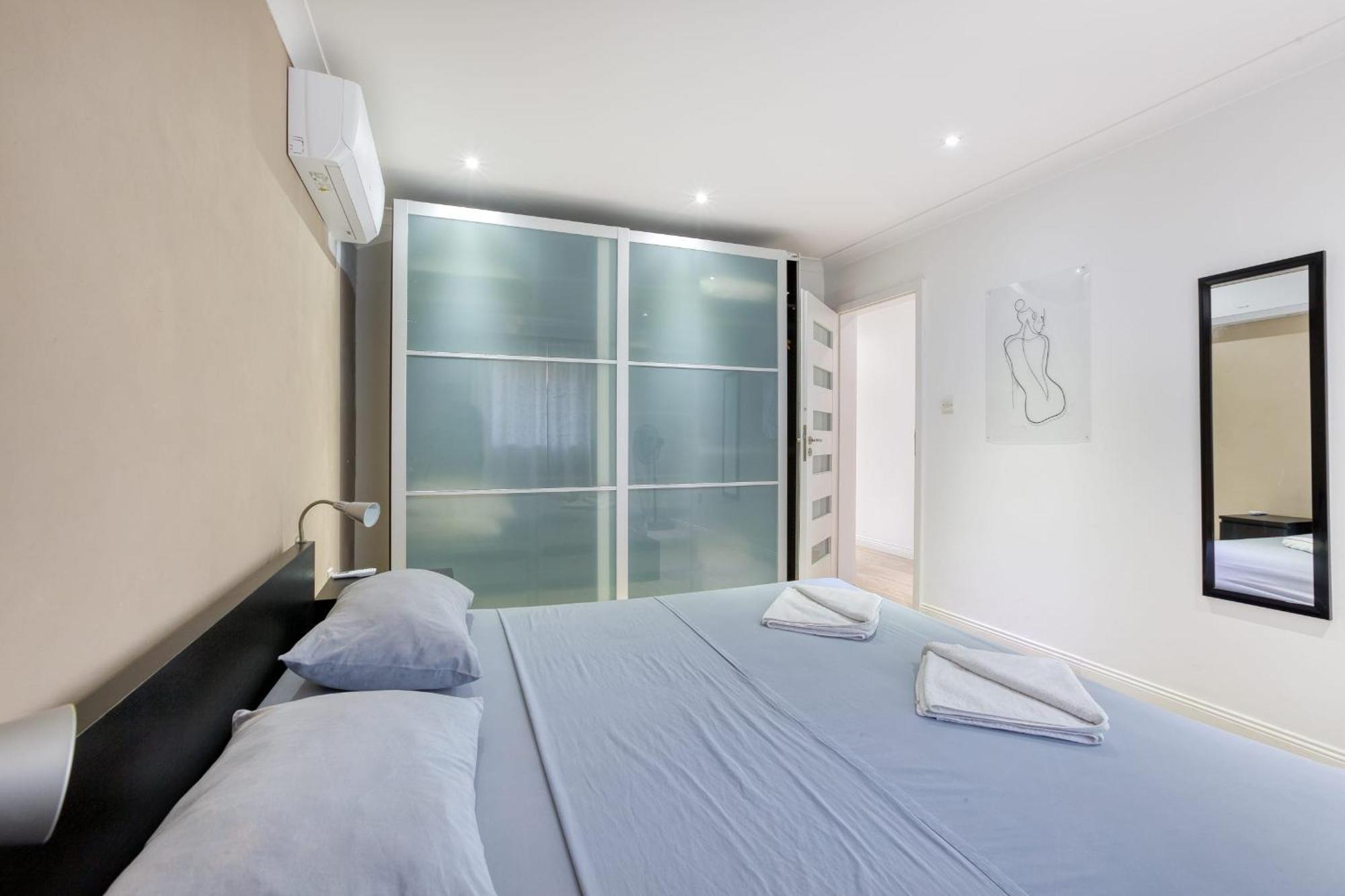 Seafront Apartment-hosted By Sweetstay Apartment