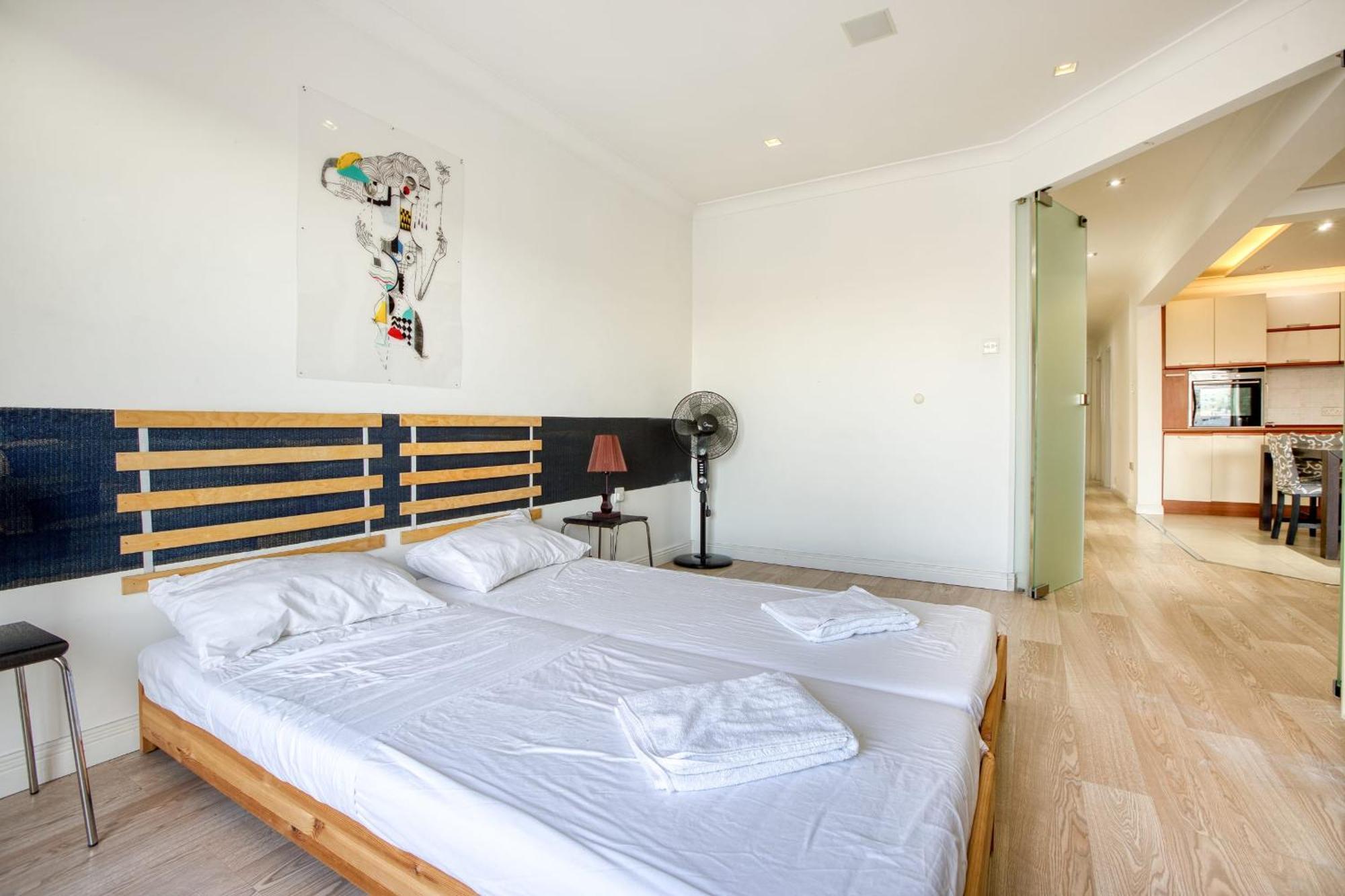 Seafront Apartment-hosted By Sweetstay Pieta