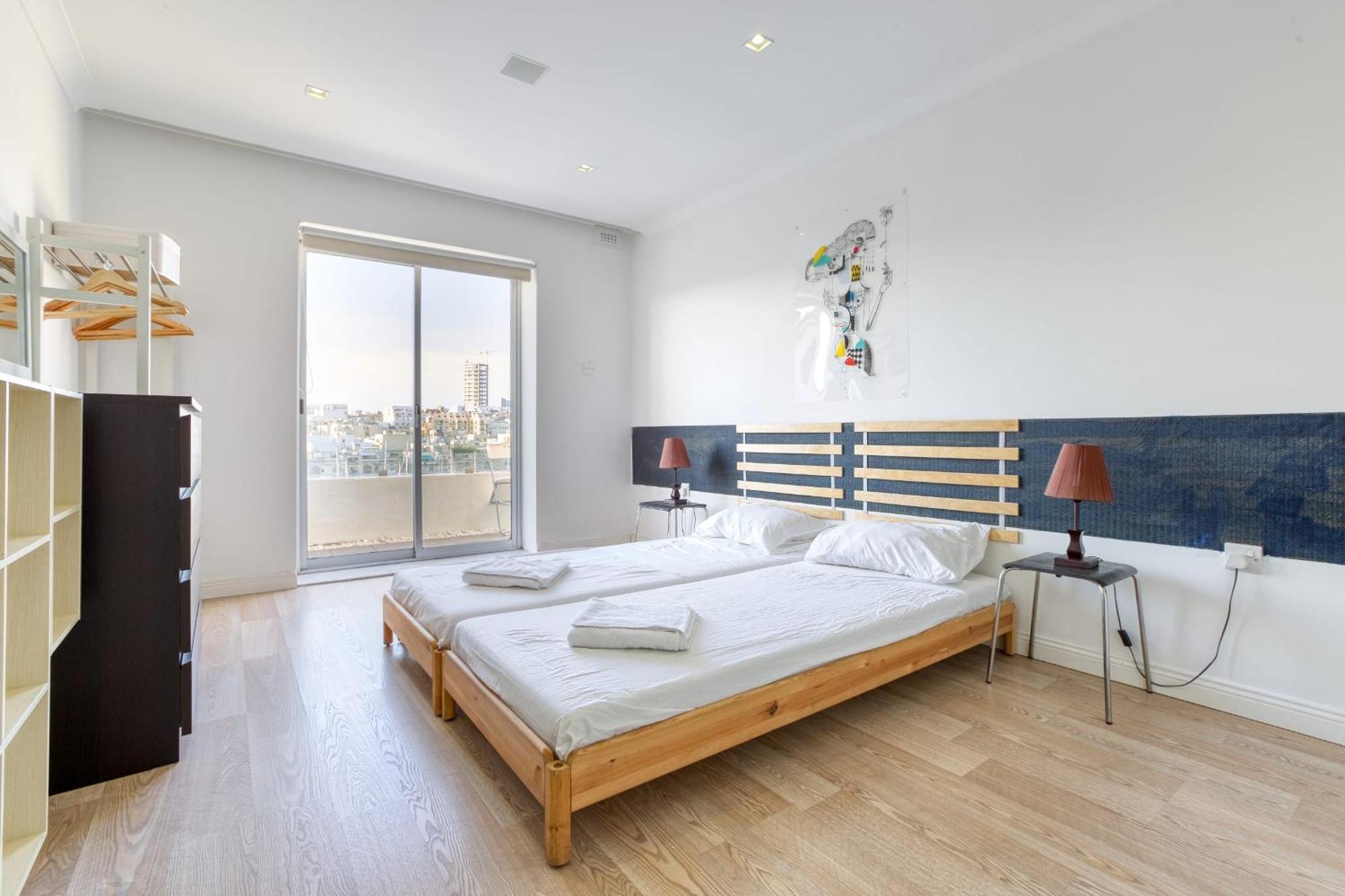 Seafront Apartment-hosted By Sweetstay Apartment *