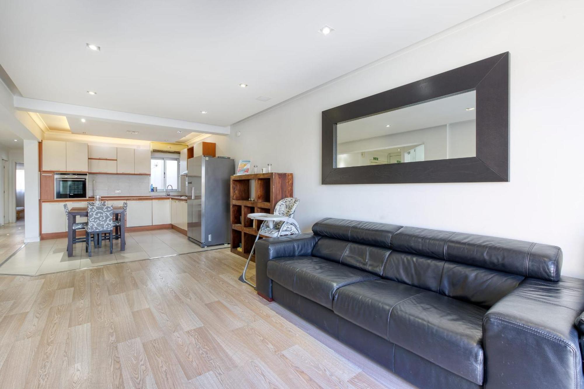 Seafront Apartment-hosted By Sweetstay * Pieta