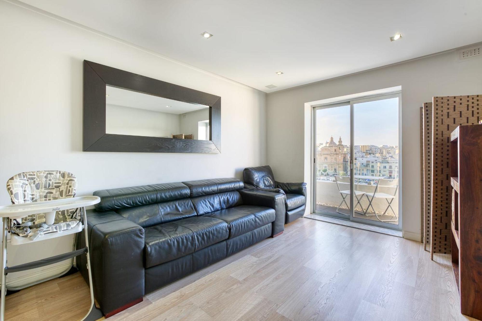 Seafront Apartment-hosted By Sweetstay Apartment *