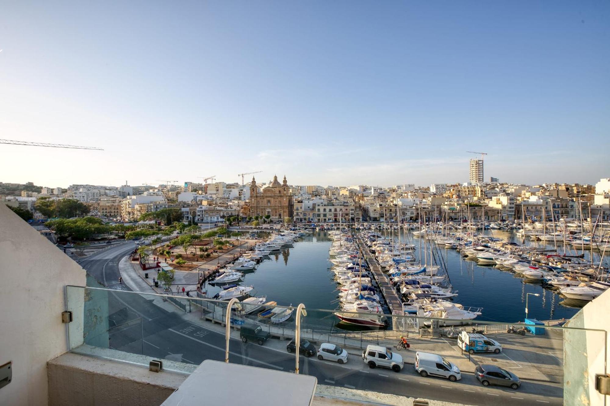Seafront Apartment-hosted By Sweetstay Apartment