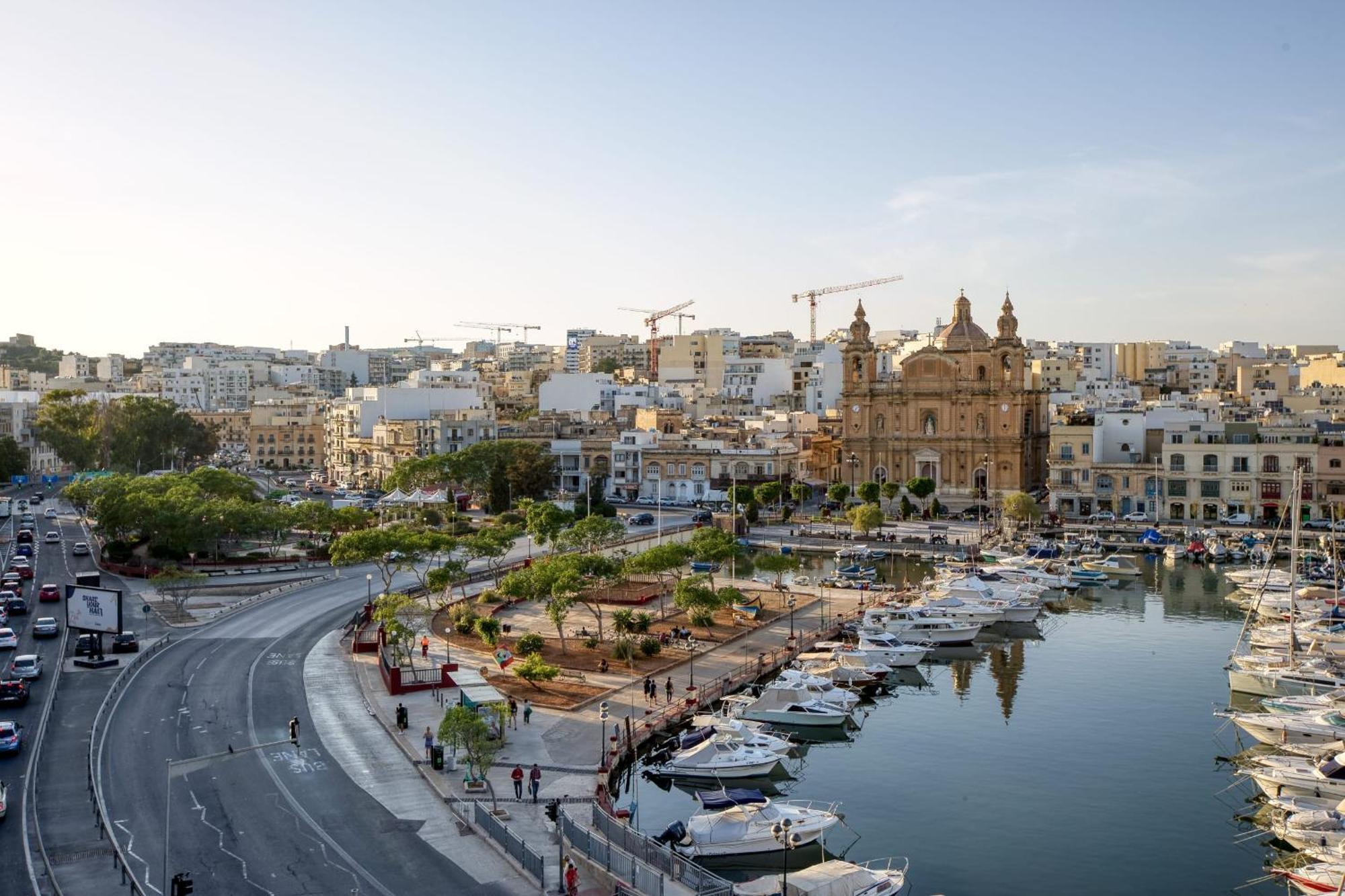 Seafront Apartment-hosted By Sweetstay Apartment *