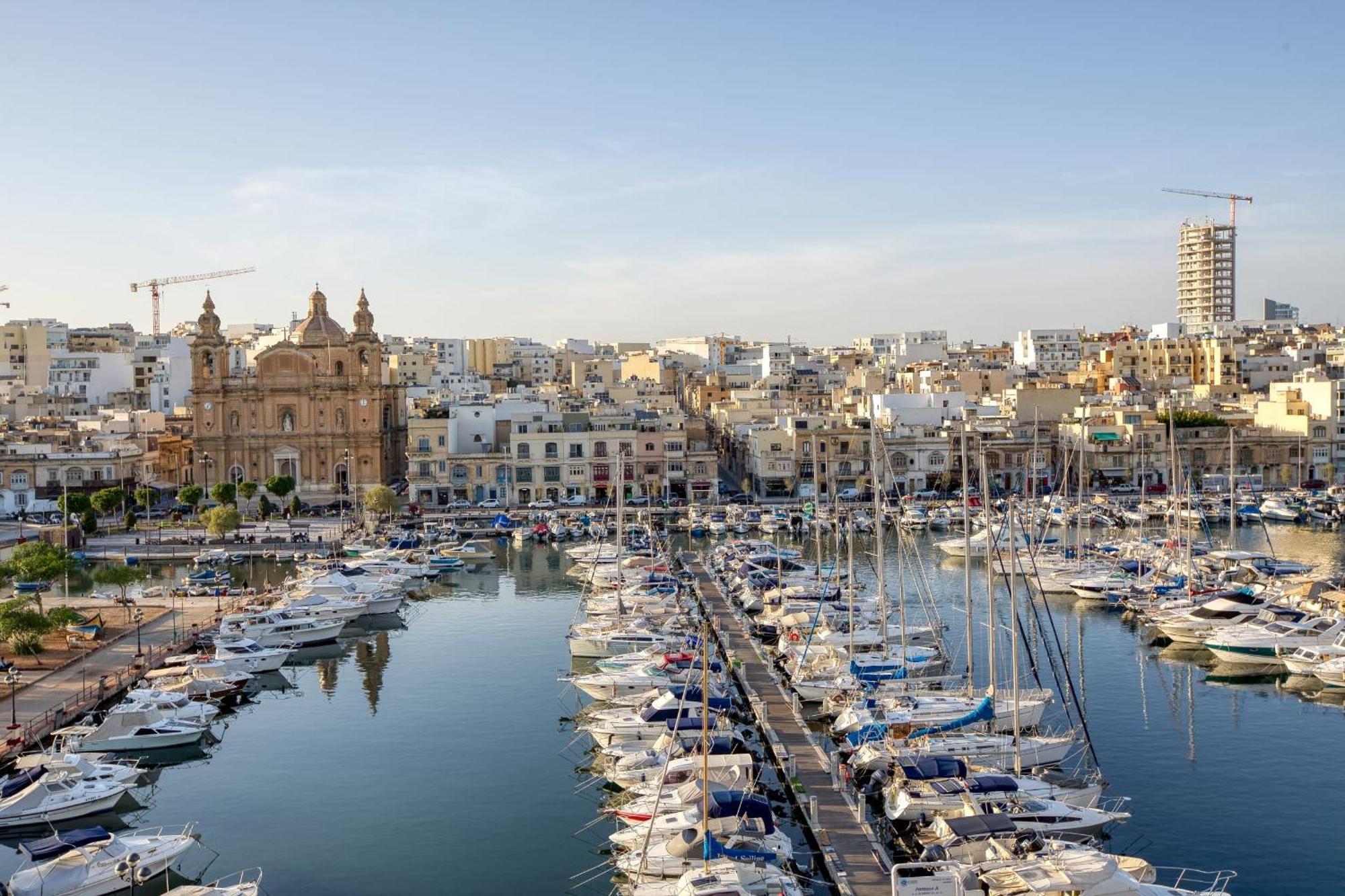 Seafront Apartment-hosted By Sweetstay * Pieta