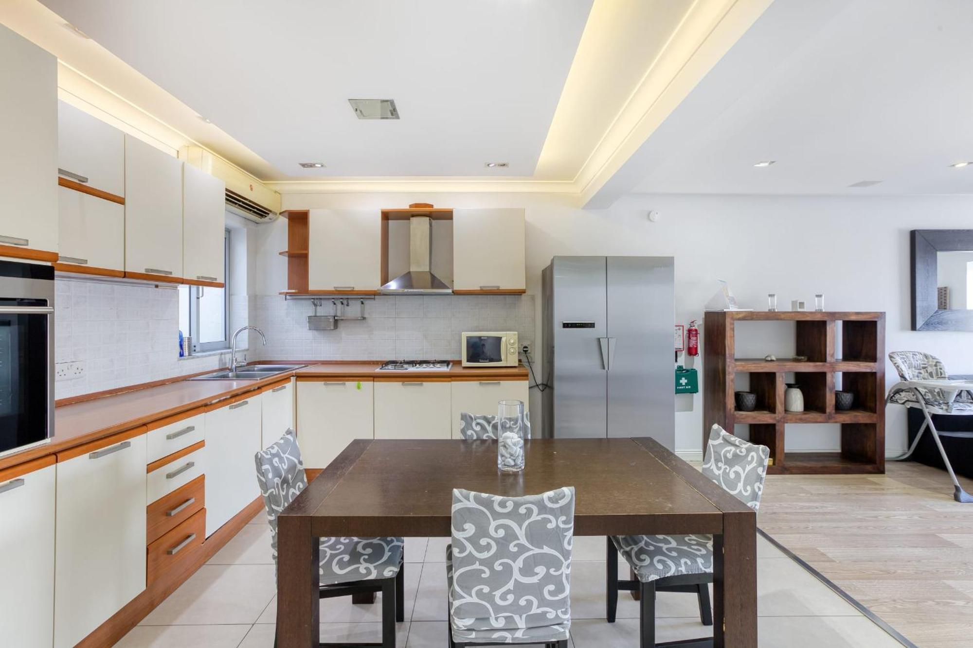 Apartment Seafront Apartment-hosted By Sweetstay Pieta